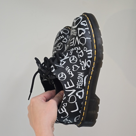 Dr.Martens 1461 Script Peace Love Freedom Black Oxford Shoes - Picture 1 of 11